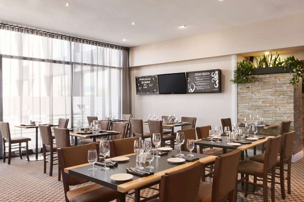Travelodge By Wyndham Quebec City Hotel & Convention Centre Restaurant bilde